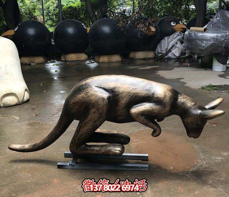 不銹鋼袋鼠雕塑,擺放于大型廣場 不銹鋼袋鼠雕塑,擺放于大型廣場