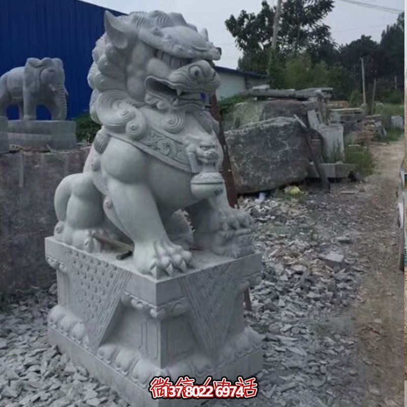 獅子雕塑鎮(zhèn)宅辟邪，美觀大方